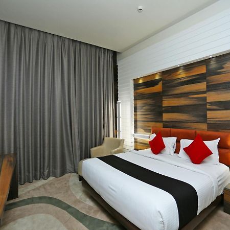 Golden Blossom Imperial Resorts Lucknow Zewnętrze zdjęcie