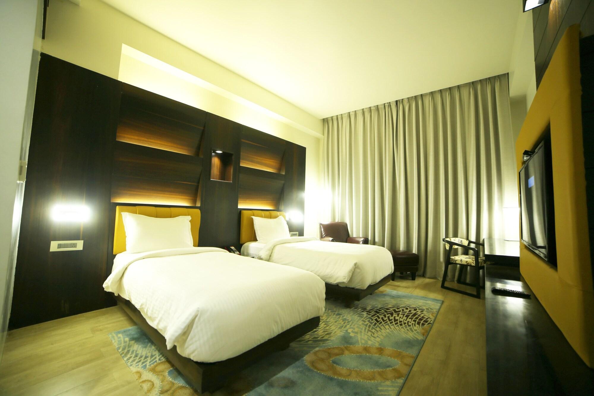 Golden Blossom Imperial Resorts Lucknow Zewnętrze zdjęcie
