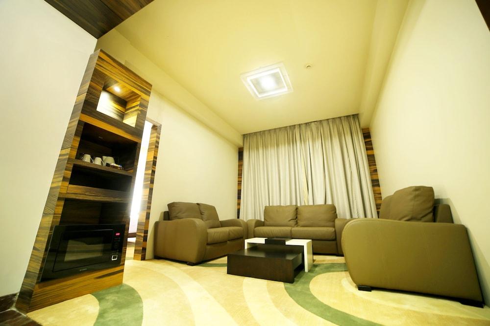 Golden Blossom Imperial Resorts Lucknow Zewnętrze zdjęcie