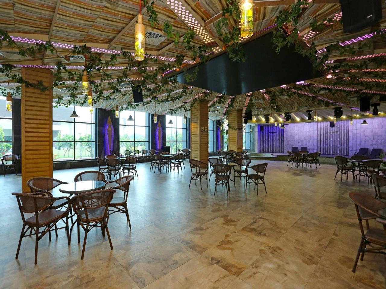 Golden Blossom Imperial Resorts Lucknow Zewnętrze zdjęcie