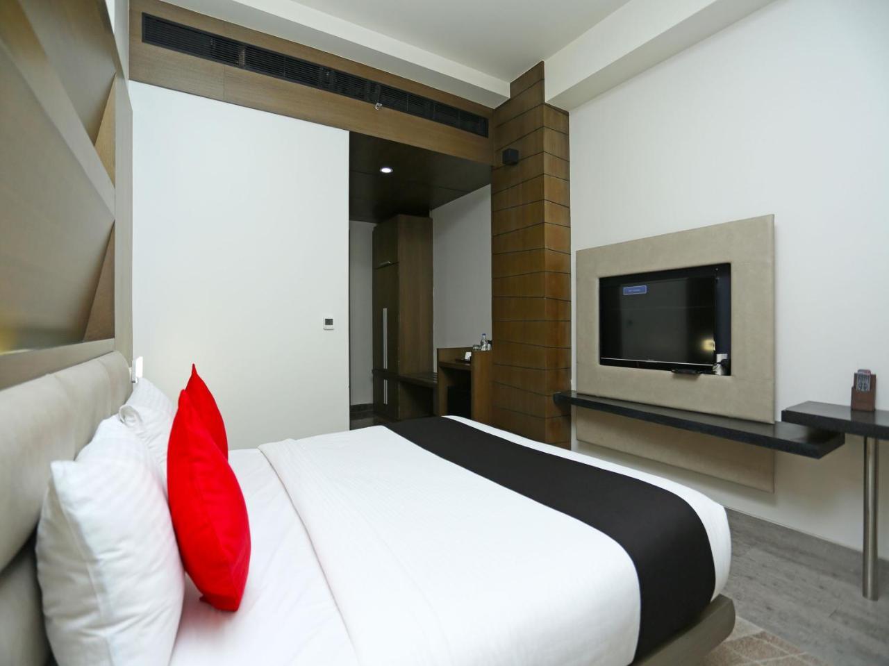 Golden Blossom Imperial Resorts Lucknow Zewnętrze zdjęcie