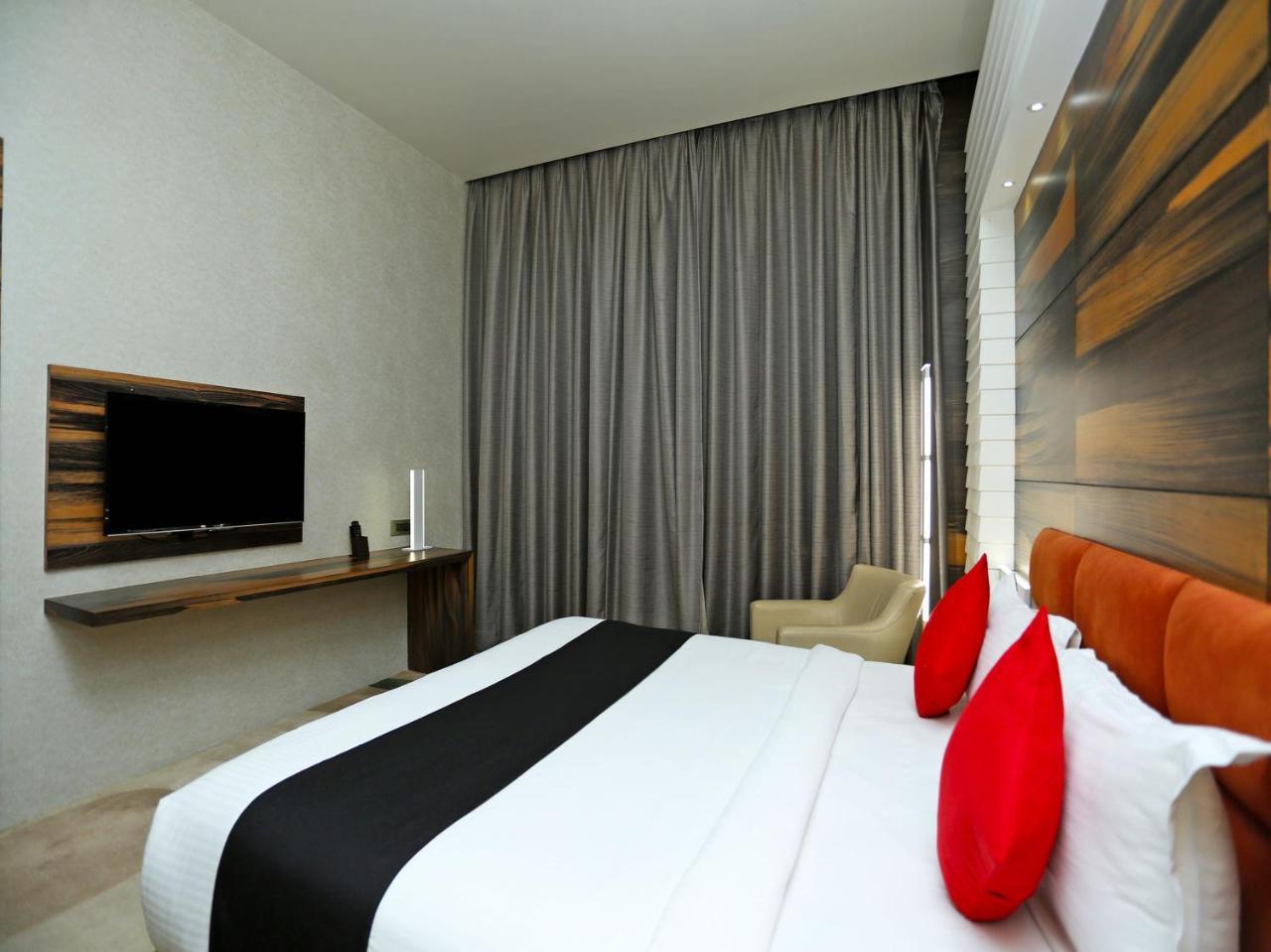 Golden Blossom Imperial Resorts Lucknow Zewnętrze zdjęcie