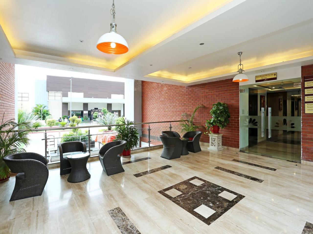 Golden Blossom Imperial Resorts Lucknow Zewnętrze zdjęcie