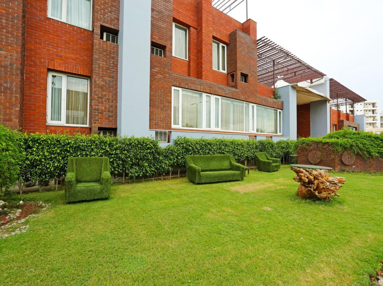Golden Blossom Imperial Resorts Lucknow Zewnętrze zdjęcie