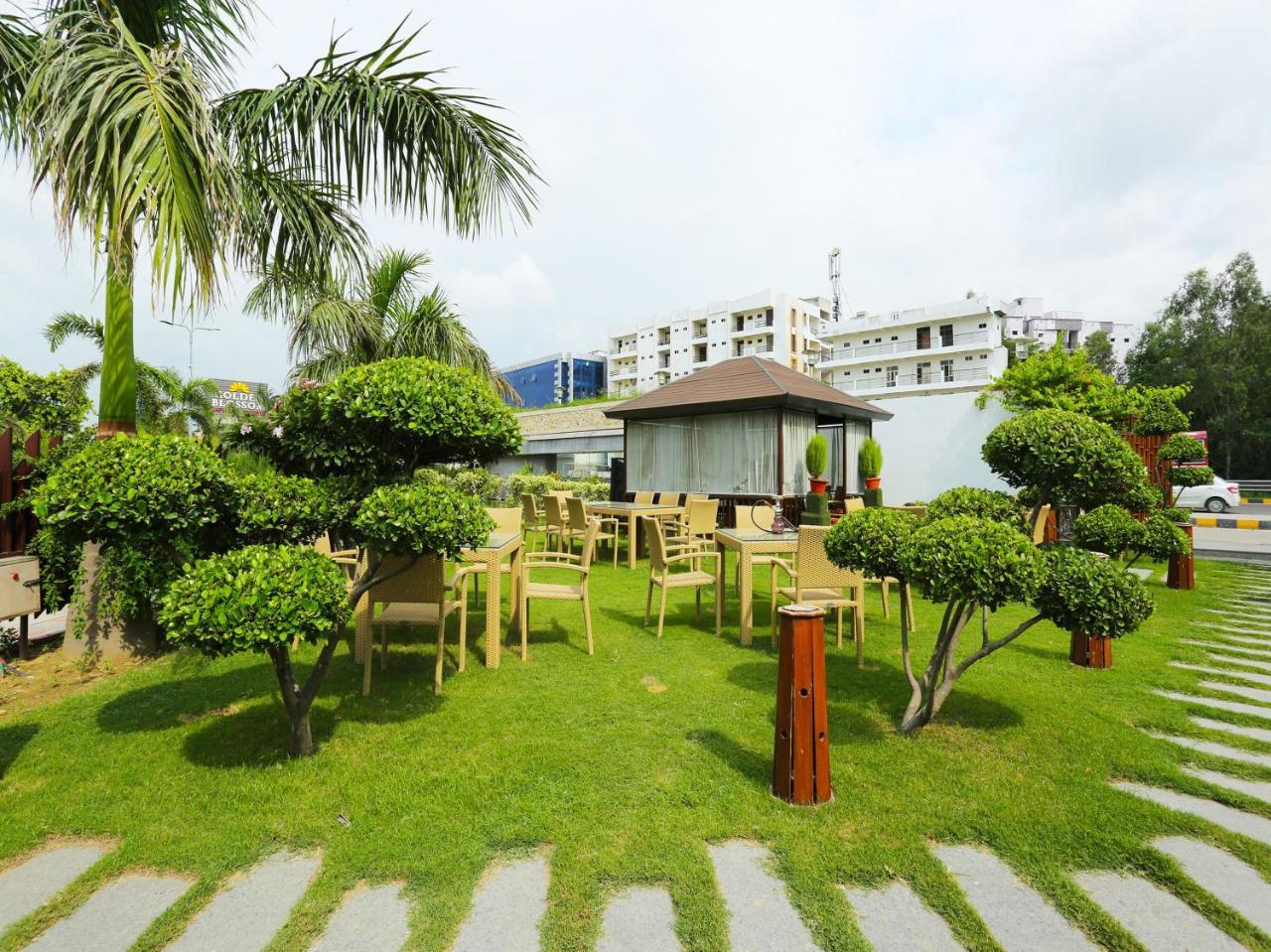 Golden Blossom Imperial Resorts Lucknow Zewnętrze zdjęcie