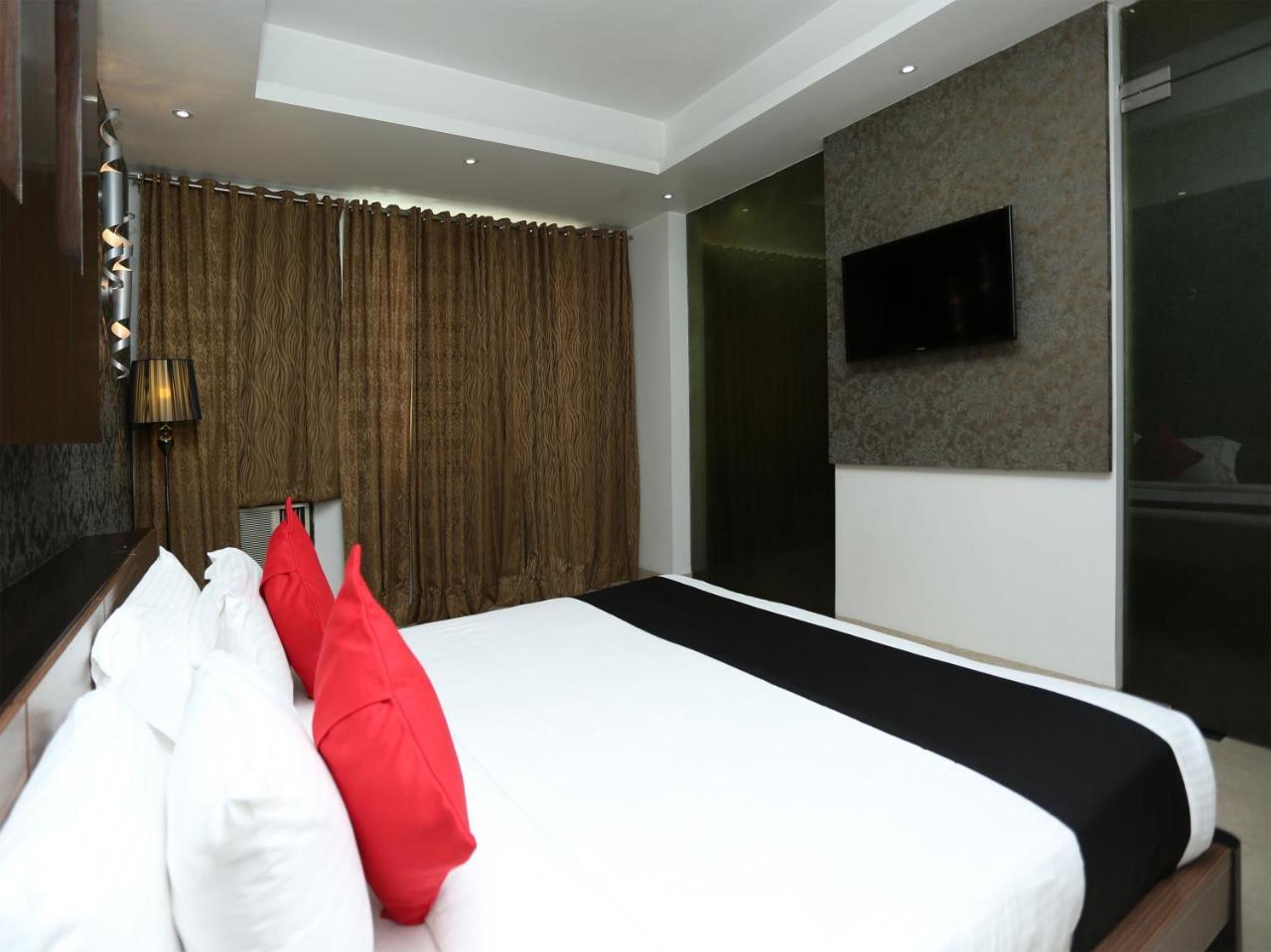 Golden Blossom Imperial Resorts Lucknow Zewnętrze zdjęcie
