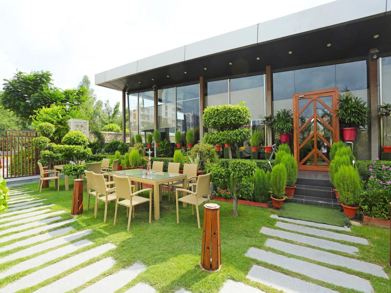 Golden Blossom Imperial Resorts Lucknow Zewnętrze zdjęcie
