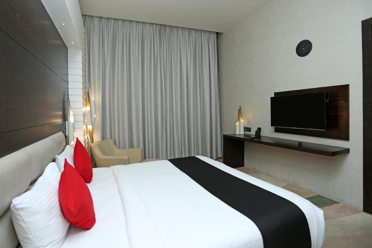Golden Blossom Imperial Resorts Lucknow Zewnętrze zdjęcie